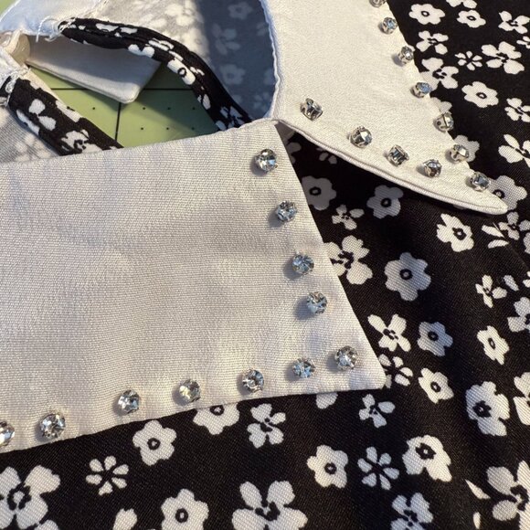 AUW Black Floral Blouse w/ Jeweled White Collar | Sleeveless Chic Top SZ: L - Picture 2 of 4